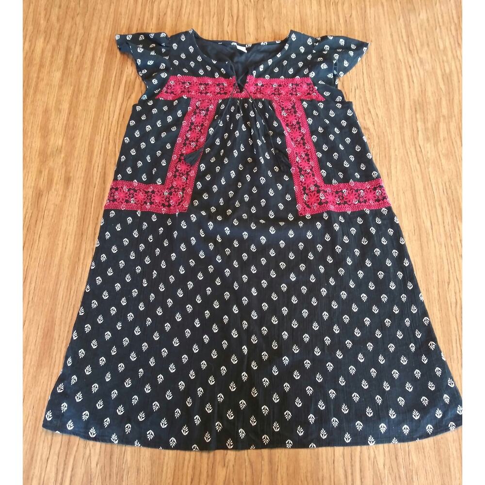 Old Navy Women's Medium Embroidered Shift Dress Black Red Capped Sleeves Tassle